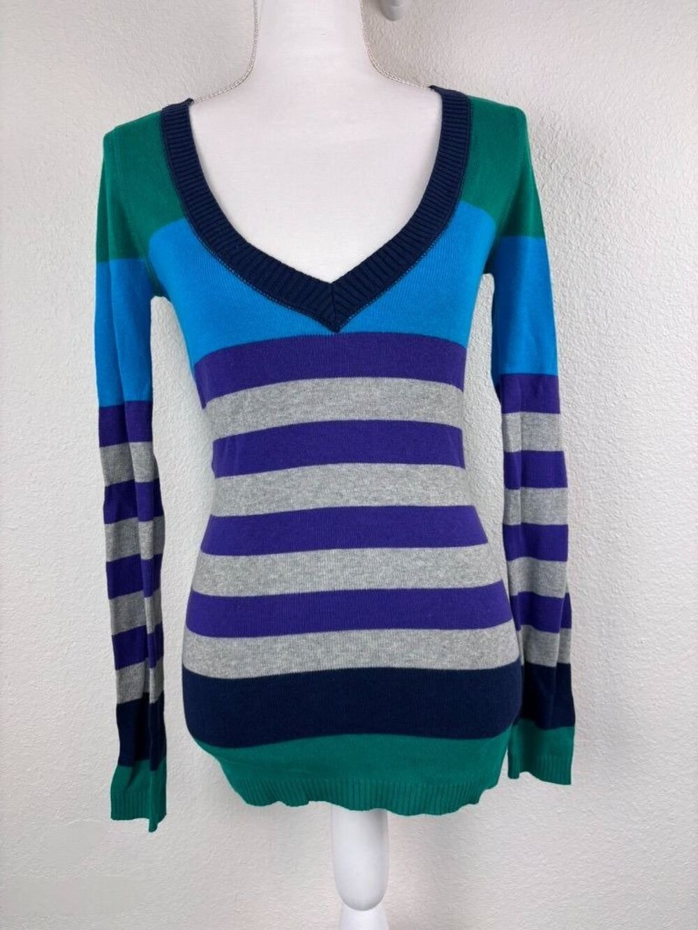 Aeropostale medium green blue purple striped v-neck knit preppy Y2K sweater top